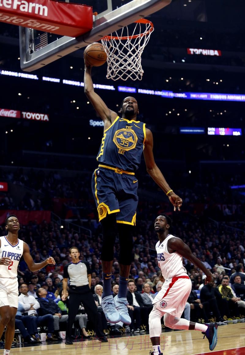 杜兰特进攻被切 兰德尔反击暴扣得手